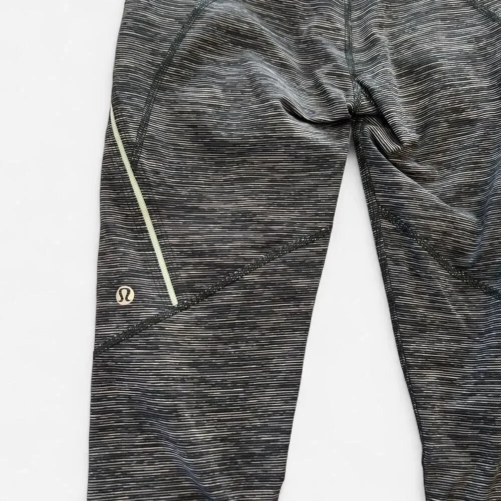 Lululemon size 4 Vintage Y2K Capri low rise Leggings Athletic wear sporty crop